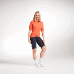 Mandarin Red Essentials TEAM Women's Jersey 7 Mandarin Red Essentials TEAM Women's Jersey -Vêtements De Sport 21.10.20 BSC ESSENTIALS F jersey manderin V1 0013