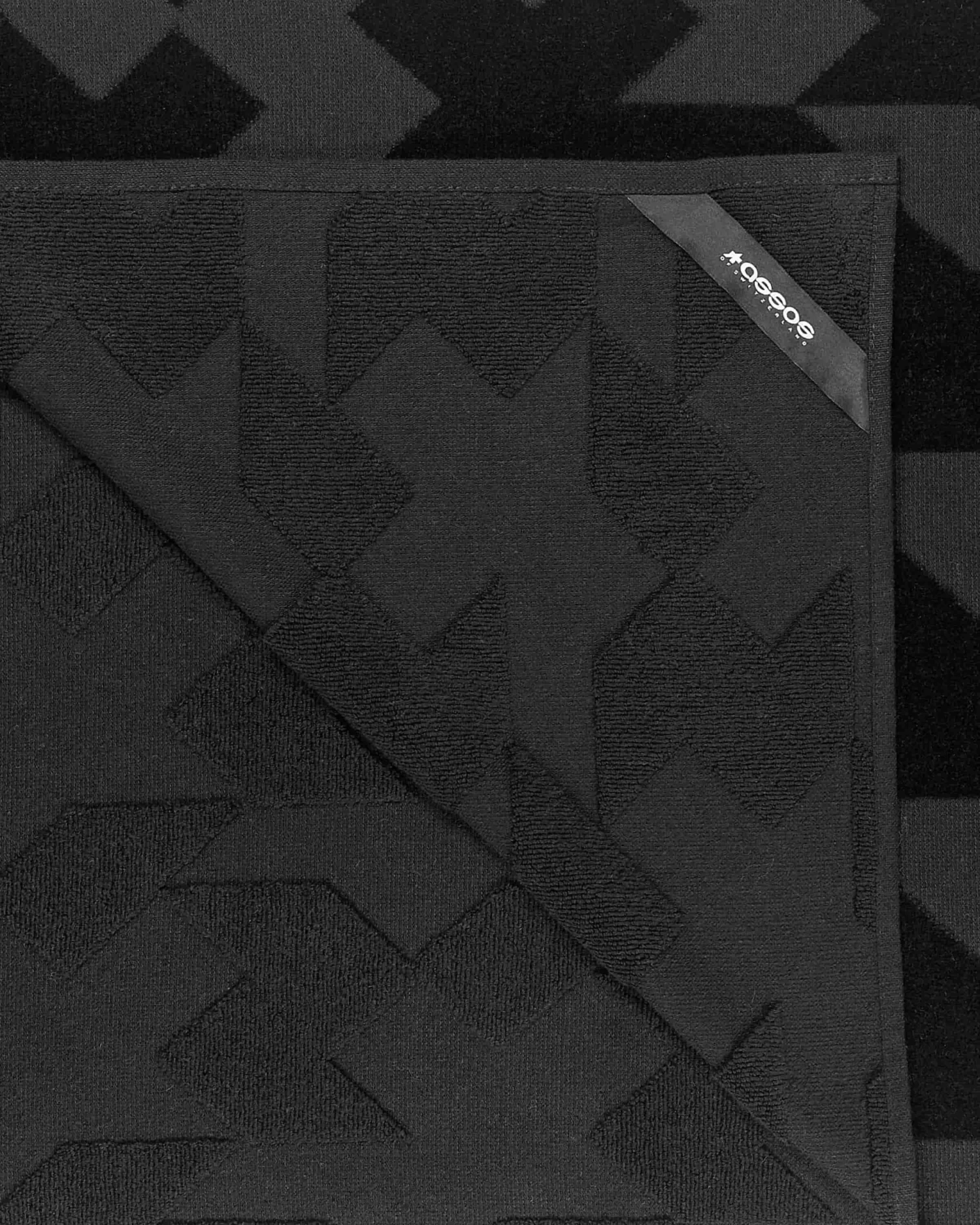 Assos Black & White Towel Set 2 Assos Black & White Towel Set – Image 2