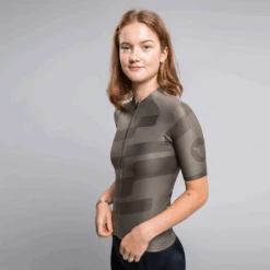 Women's Essentials TOUR Jersey 2.0 - Sand