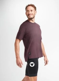 Italian Plum ADV Merino Men's Tee 6 Italian Plum ADV Merino Men's Tee -Vêtements De Sport EcomTalent MensAdv Tee AcidBlue 0011 720x eb4c7d95 3705 45e8 bd26 311ca8223753