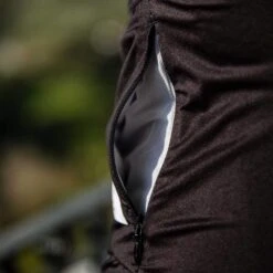 Black Recon Men's Jersey 13 Black Recon Men's Jersey -Vêtements De Sport PelotonDeParis Black Recon Men CyclingJersey Detail3 VeloVeloSingapore