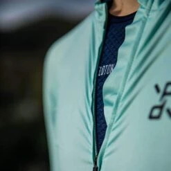 Celeste Recon Men's Jersey 8 Celeste Recon Men's Jersey -Vêtements De Sport PelotonDeParis Celeste Recon Men CyclingJersey Detail VeloVeloSingapore