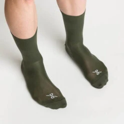 Khaki Signature PLTN Socks -Vêtements De Sport PelotonDeParis Khaki Signature PLTN CyclingSocks FrontView VeloVeloSigapore