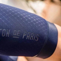 Navy Sprinteur Men's Bib 13 Navy Sprinteur Men's Bib -Vêtements De Sport PelotonDeParis Sprinteur Navy Men CyclingBib Detail2 VeloVeloSingapore