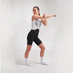 Black On Black Essentials TEAM Regular Women's Short Bib 2.0 -Vêtements De Sport W Action 20.09.02 TEAM F BLACK BIB SHORT 0011